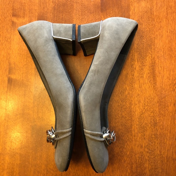 Stuart Weitzman Gray Suede pumps. Size 7.5 - Picture 4 of 7